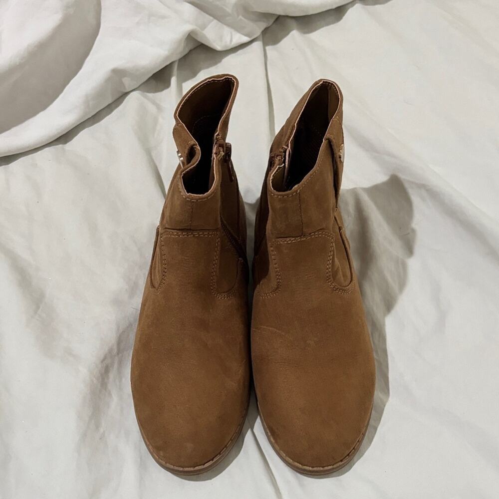 Carters 2 Brown Ankle Boots side zip rubber soles nwot perfect closet staple